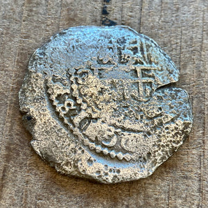 La Capitana Shipwreck of 1654 - 8 Reales - Double crown marks on cross side - Assayer "O" - Mounted in 14K gold