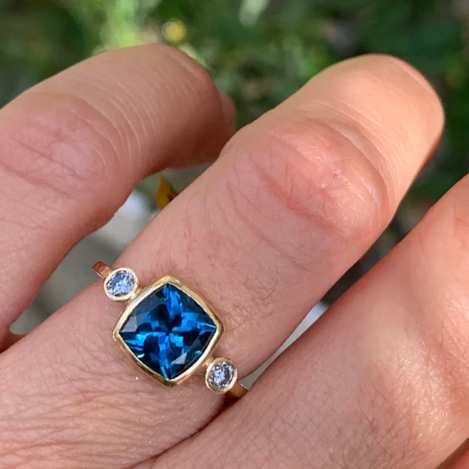 London Blue Topaz Ring w/ Brilliant White Diamonds in 14k Gold - Size 6 1/2