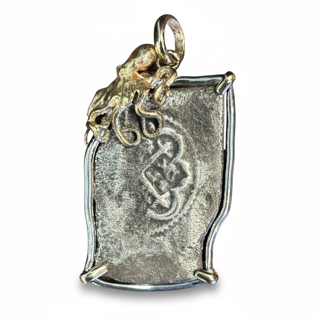 1715 Plate Fleet - 8 Reale - Grade 2 - Custom 14K gold Octopus