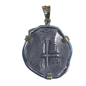 1715 Fleet - 8 Reales - sterling silver bezel with 18K gold prongs and bale