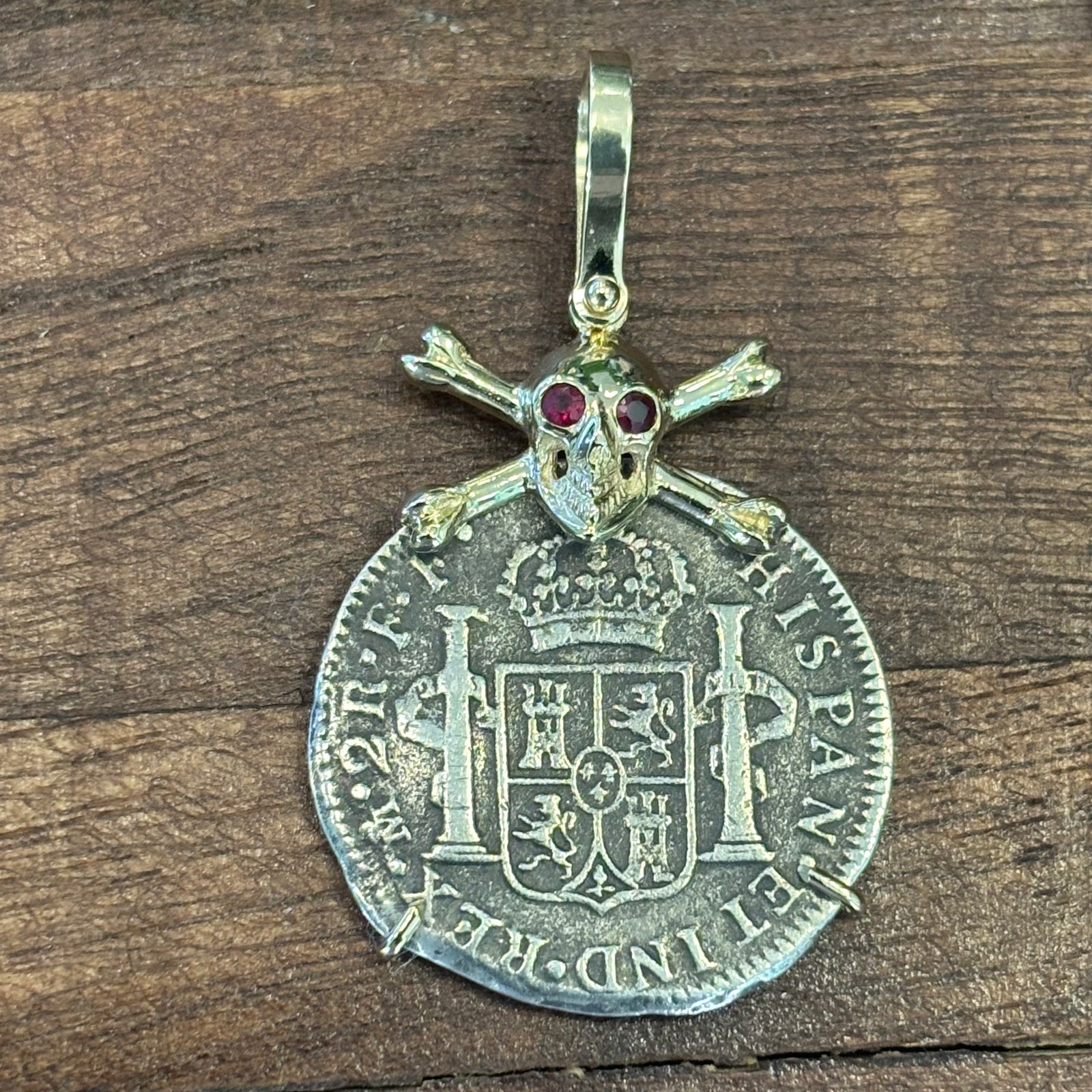 El Cazador Shipwreck - 2 Reales - Dated 1778 - Mounted in 14K gold skull & Crossbones