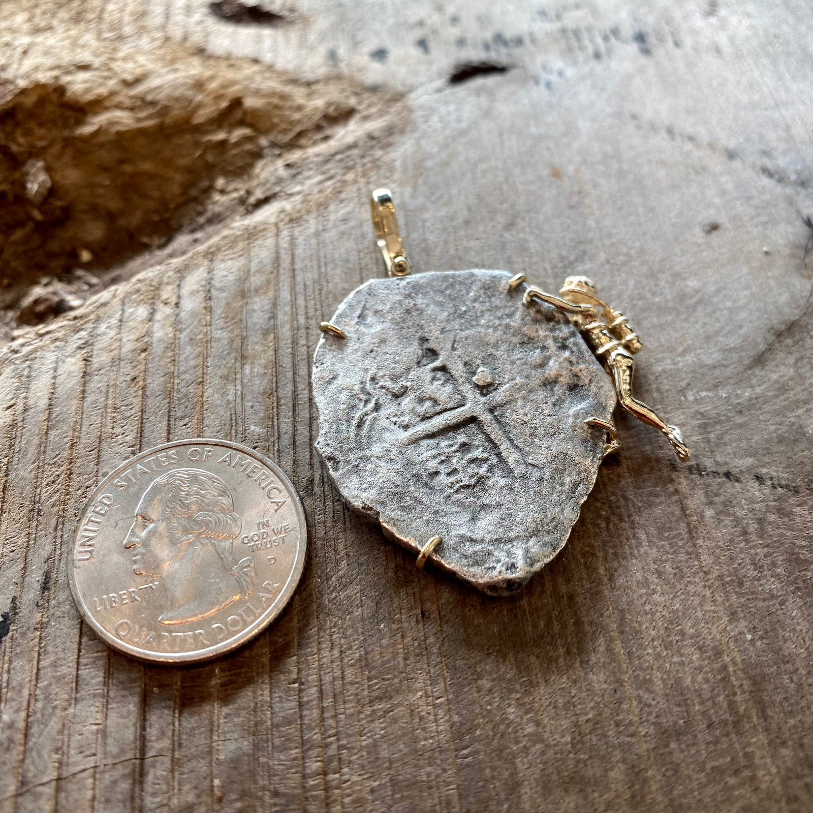 Spice Islands Shipwreck - 8 Reales - 14K Diver Pendant